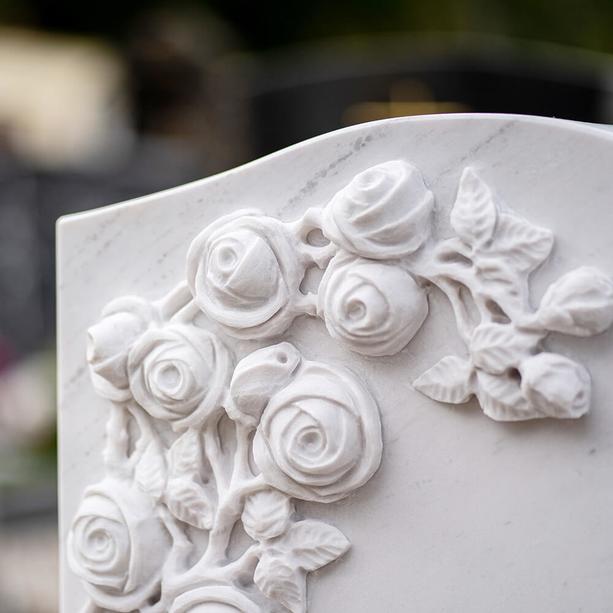 Weier Marmor Grabstein mit Blumen - Corianda