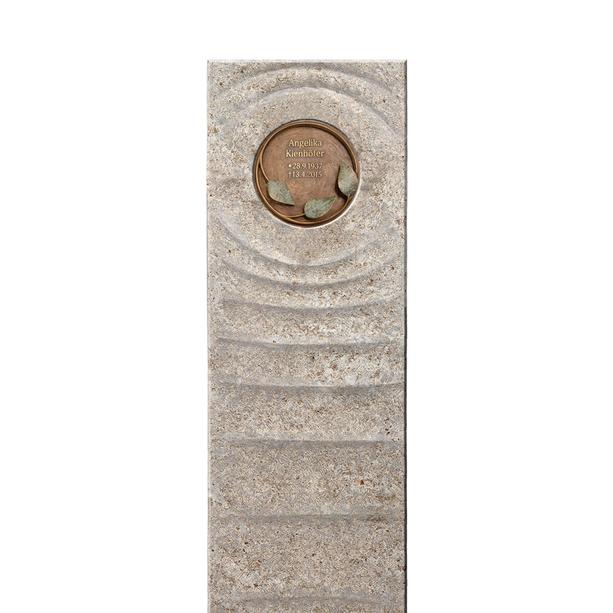 Muschelkalk Urnengrabstein mit Bronze Symbol Floral - Levanto Florale