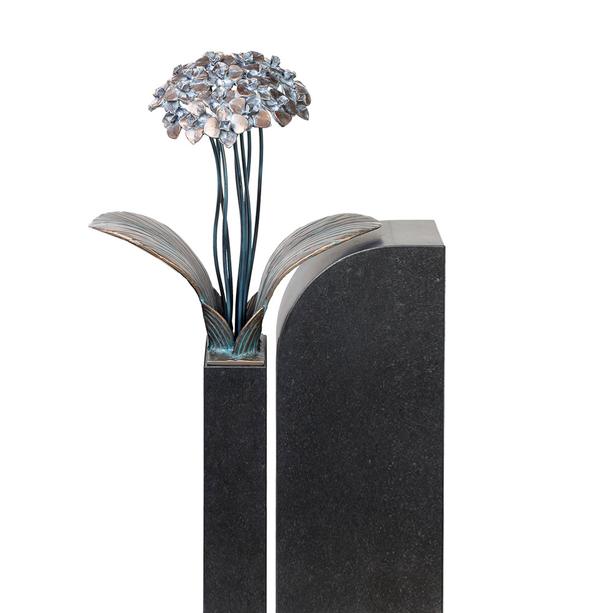 Floraler Bronze / Granit Grabstein für ein Einzelgrab mit Blume - Tivoli Unu
