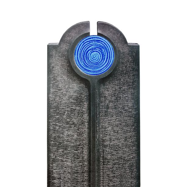 Moderner Urnengrabstein mit blauem Glas Symbol Spirale - Novara Aqua