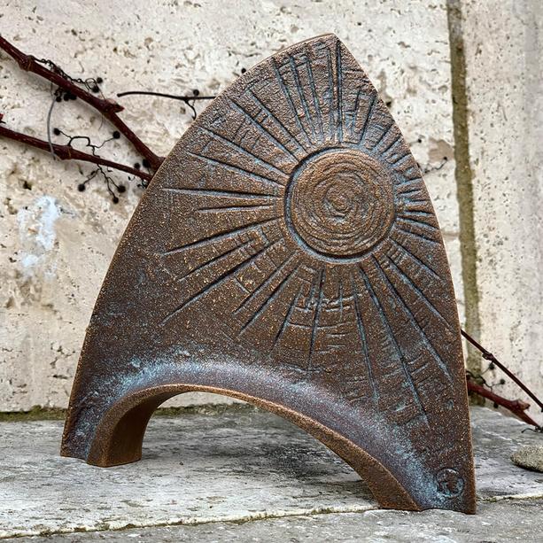 Bronze Grabornament Menschen mit Sonnenmotiv - Civitas