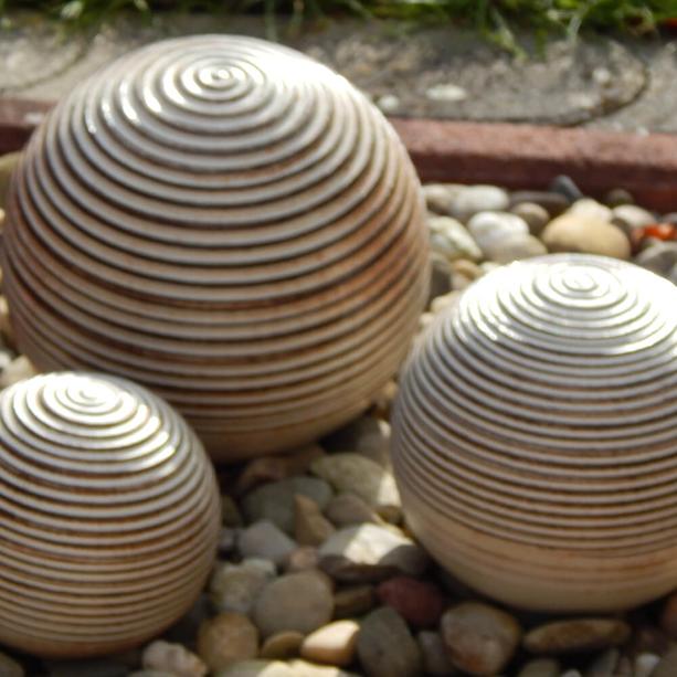 Einzigartige sandfarbene Urne für Haustiere mit Lebensspirale  - Brevik