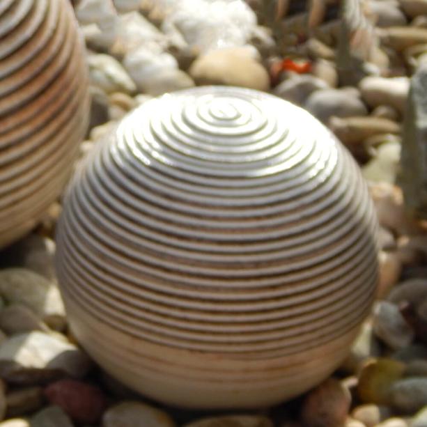 Einzigartige sandfarbene Urne für Haustiere mit Lebensspirale  - Brevik