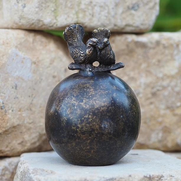 Bronze Gedenkskulptur mit Tauben für Gräber - Kugel der Zuneigung