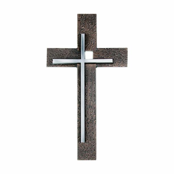 Modernes Grabkreuz mit schmalem Kreuz im Vordergrund zur Wandmontage aus Metall - Mania