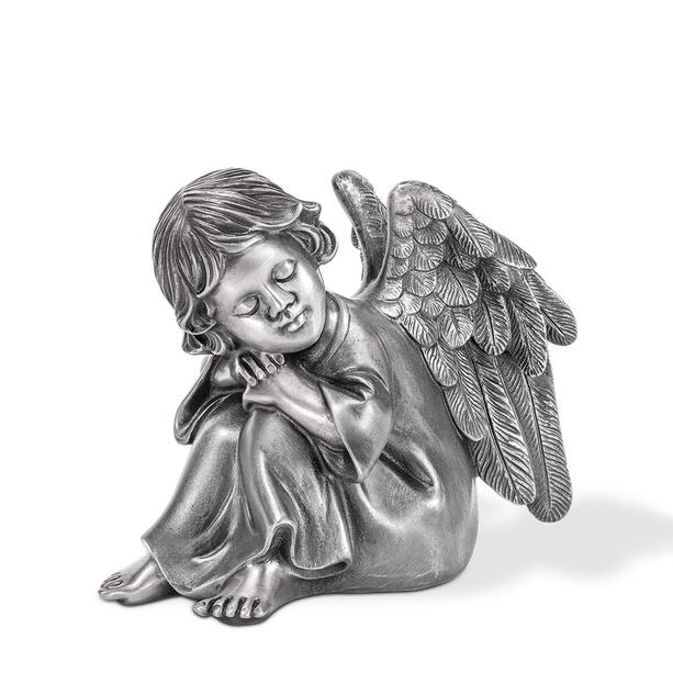 Träumender Engel aus Metall als Grabdekoration zur liebevollen Erinnerung - Paula