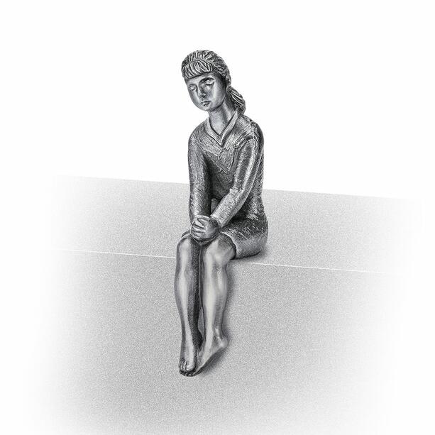 Betendes Mdchen - sitzende Grabfigur aus Bronze oder Aluminium - Uvenia / Aluminium