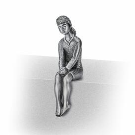 Betendes M�dchen - sitzende Grabfigur aus Bronze oder Aluminium - Uvenia / Aluminium