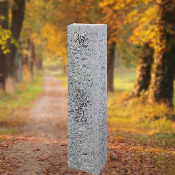 Moderne Doppelgrab Grabstele aus hellem handwerklichem Kalkstein  - Caserta Orbis