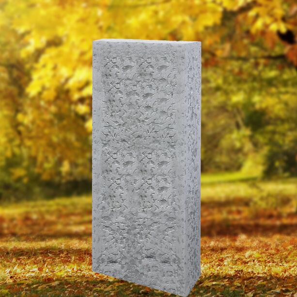 Rustikaler Grabstein für ein Einzelgrab aus hellem Kalkstein - Caserta