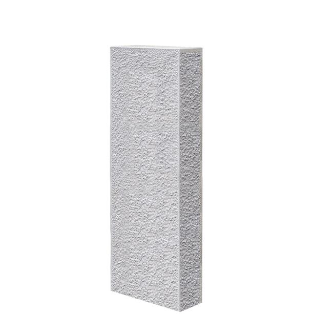 Rustikales Einzelgrabmal aus hellem Kalkstein - Cilento