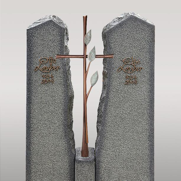Zweiteiliges Granit Grabmal für ein Einzelgrab mit Bronze Kreuz - Magnus Kruzis