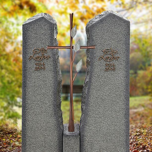 Zweiteiliges Granit Grabmal für ein Doppelgrab mit Bronze Kreuz - Magnus Kruzis