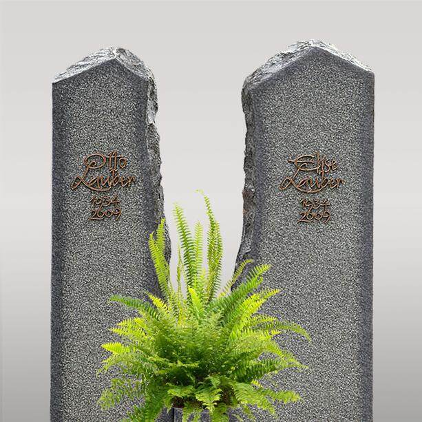 Zweiteiliges Granit Grabmal für ein Einzelgrab mit Farnbepflanzung - Magnus Verde