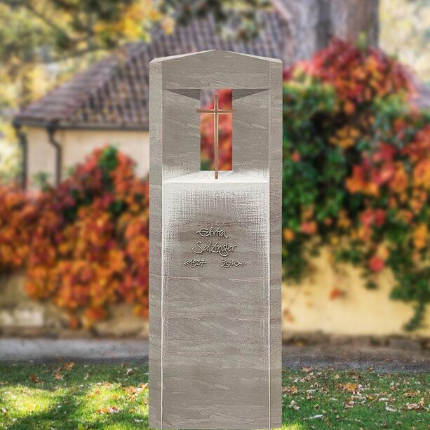 Kalkstein Einzelgrab Grabmal mit Bronze Kreuz Symbol - Porta Kruzis
