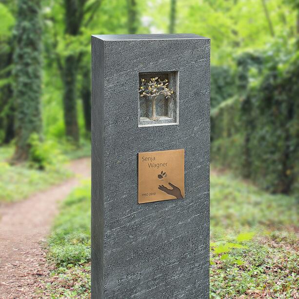 Urnengrab Grabdenkmal in Granit mit Lebensbaum aus Bronze - Geneviève Vita