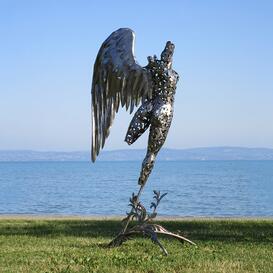 Fliegende Engelskulptur aus Metall als Friedhofsdeko -...