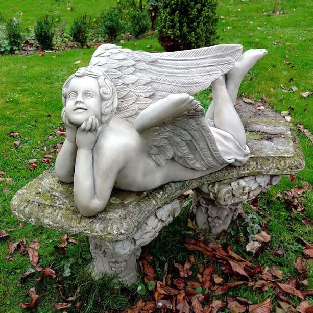 Steinguss Skulptur für die Friedhofsgestaltung - verträumter Engel - Evandros
