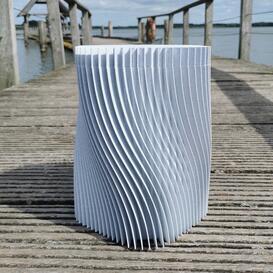 3D gedruckte biologisch abbaubare �berurne mit Rillenstruktur in Steinoptik - Mamo