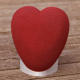 Herzf�rmige Trauer Urne mit Sandoberfl�che in Rot - Vermella
