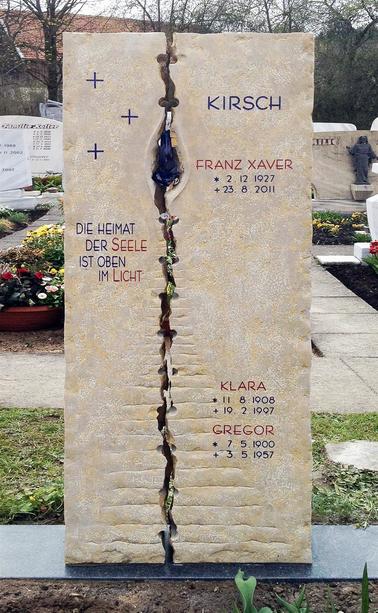 Grabstein für Doppelgrab Gestaltung hell mit Riss - Rustico