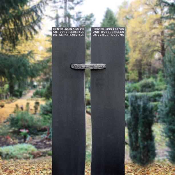 Zweiteiliger Granit Grabstein schwarz mit Kreuz - Menars