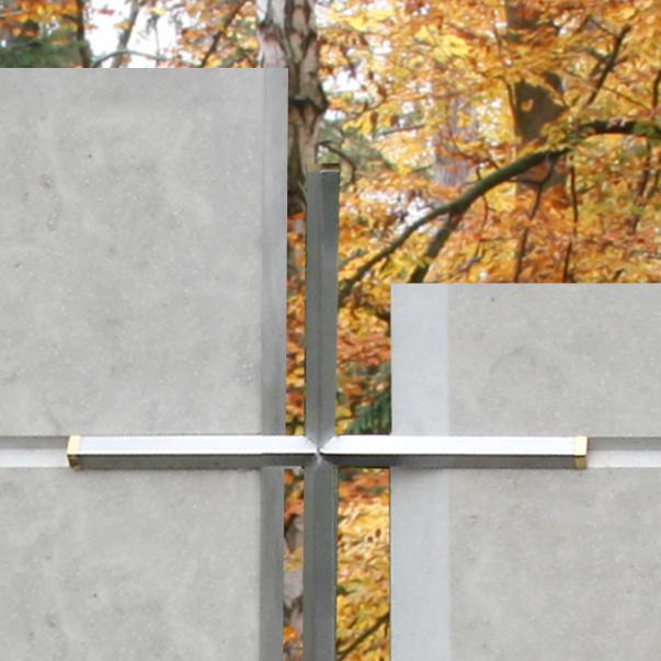 Grabstein Kalkstein hell zweiteilig mit Metall Kreuz - Lavardin