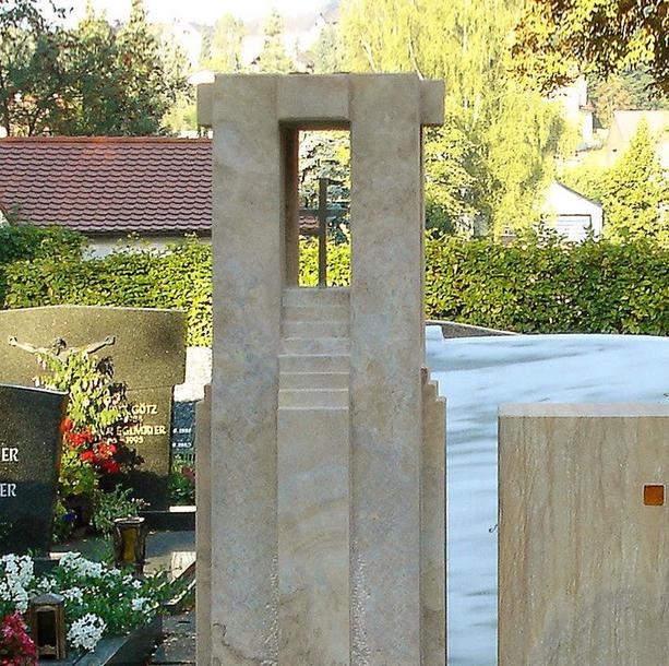 Sandstein Grabstein mit Edelstahl Kreuz mehrfarbig - Lorenzo