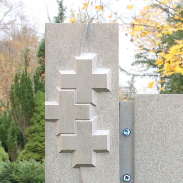 Grabstein Einzelgrab Naturstein mit Kreuzen gestaltet - Binaria