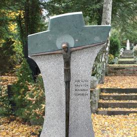 Granit Einzelgrabstein Christus am Kreuz Bronze - Benedetto