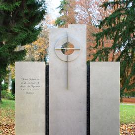 Denkmal Familiengrab Naturstein gro mit Kreuz - Soleil