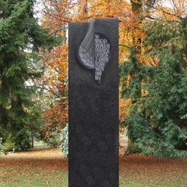 Grabmal Einzelgrab schwarz mit Engelsflügel - Fleurie