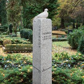 Granit Urnengrabstein mit Vogel Figur kaufen - Avis