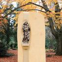 Naturstein Grabstein mit Madonnen Figur - Maria