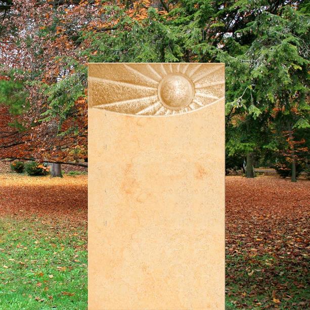 Schlichter Grabstein mit Sonne Relief - Helios