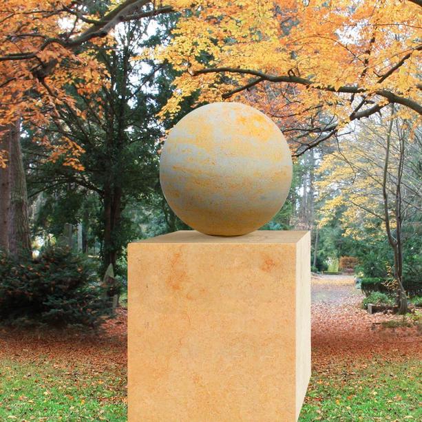Urnengrabstein mit Kugel - Goethe - Stein des Glücks