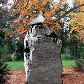 Granit Findling Urnengrab Stein mit Taube - Slavia