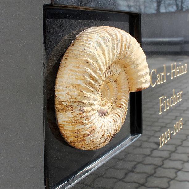 Schöner Grabstein mit Ammonit Bildhauer - Ammonio