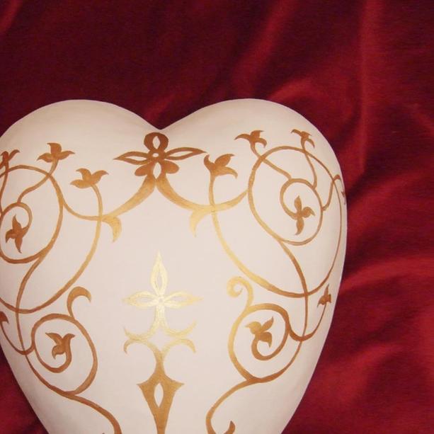 Weiße Bestattungsurne aus Keramik in Herzform kaufen - Formosa