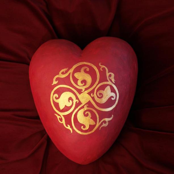 Ausgefallene Herz Überurne in Rot mit Lilien online - Pica