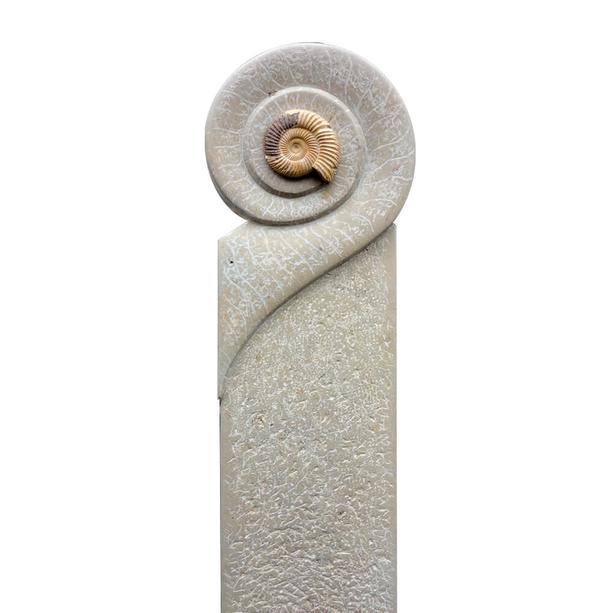Stilvolles Kalkstein Grabmal vom Steinmetz mit Ammonit  - Tadema