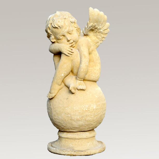 Steinguss Engel auf Kugel Statue winterfest  - Amor