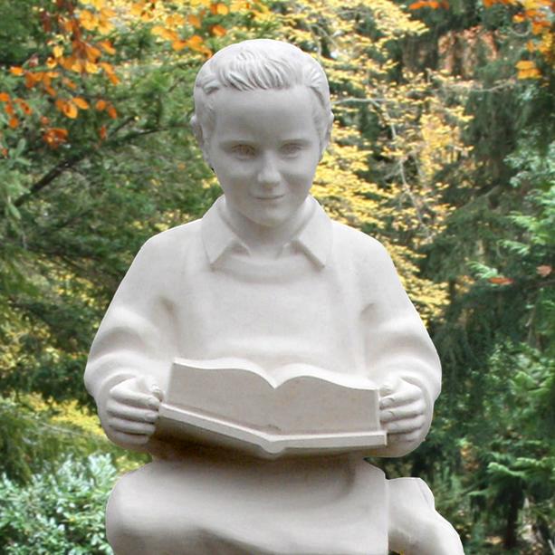 Kindergrab Grabskulptur Junge mit Buch - Novella