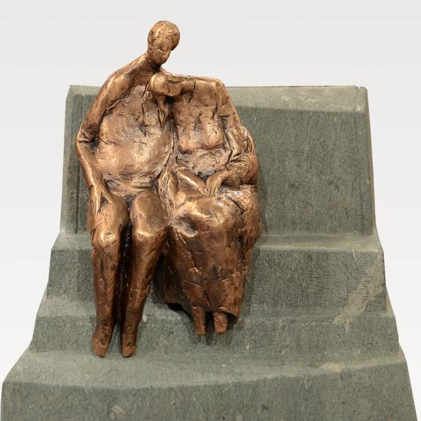 Grabstele Kindergrab aus grünlichem Kalkstein mit Bronzefigur - Vega