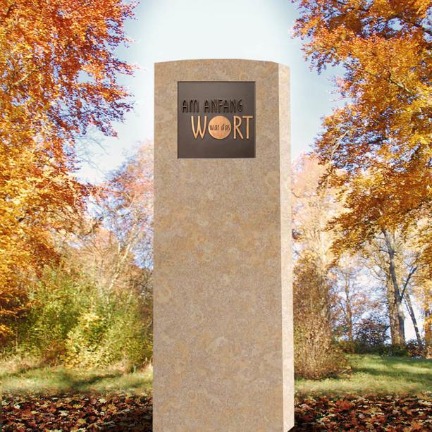 Heller Urnengrabstein aus Kalkstein mit Bronze Tafel - Memoria Clarus