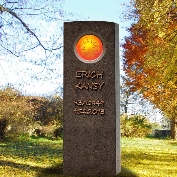 Einzel Grabmal aus Granit mit Sonnen Symbol als Glasornament - Memoria Lumis