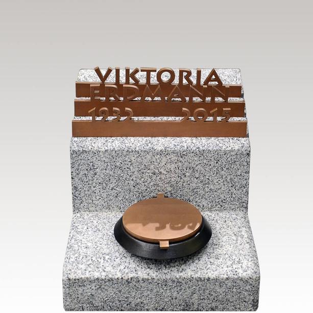 Kleiner Urnengrabstein / Granit mit Weihwasserkessel & Bronze Inschrift - Memento Gloria