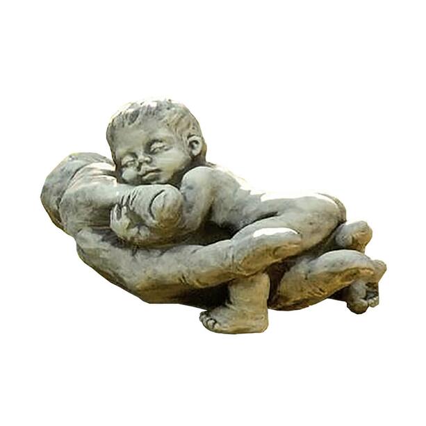 Kleiner Junge liegt in Hand - Steinfigur für Grab - Finnus