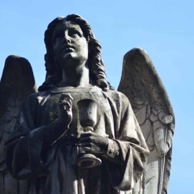 Friedhof Montjuic: Engelfigur mit Kelch © Serafinum.de