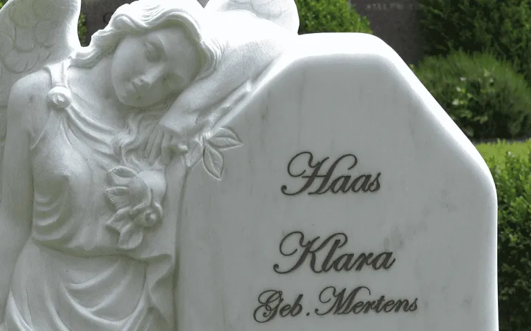 Video-Vorstellung: Weißer Marmor-Grabengel „Clarissa“ für Urnengrab